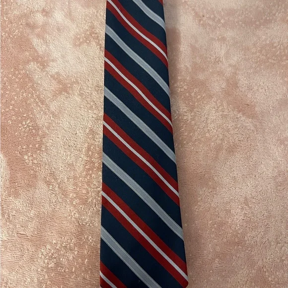 Elegant Red and Black Striped Tie - Picture 3 of 4